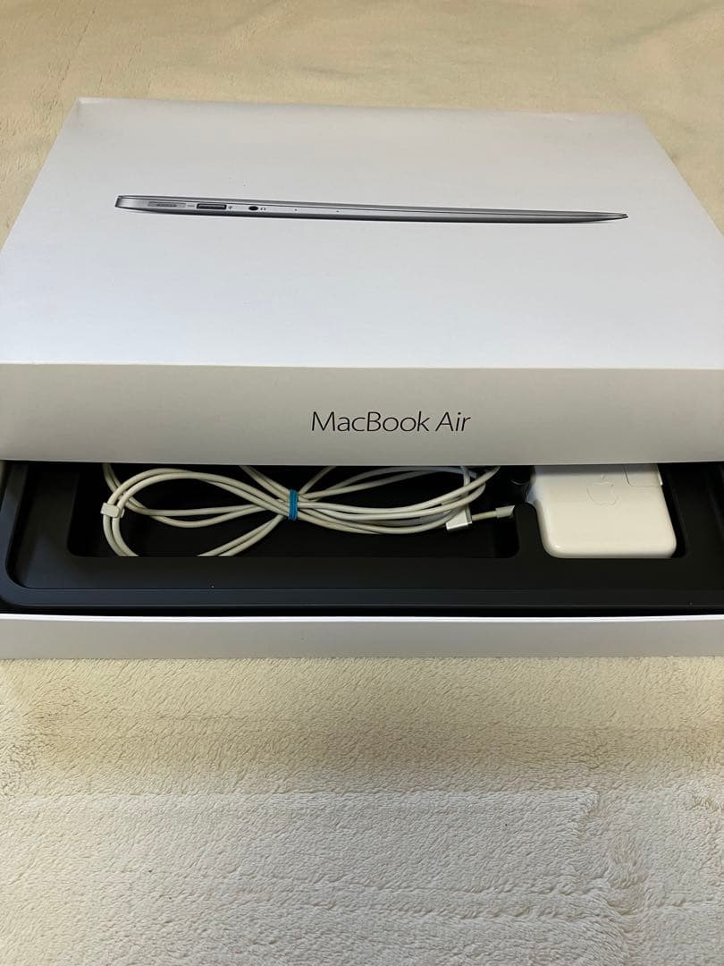Apple MacBook Air 2017 シルバー 充電器付 256KB