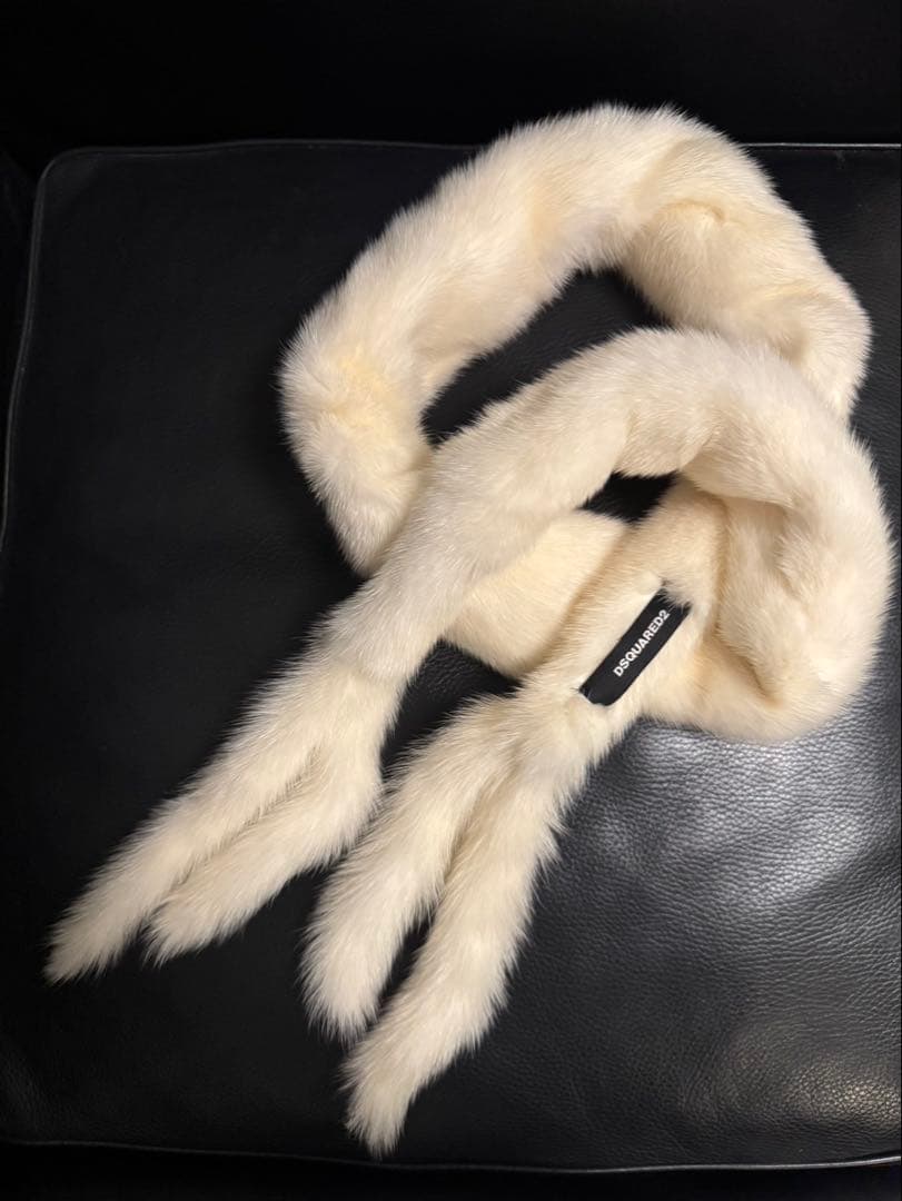 【DSQUARED2】ラビットファー マフラー／リアルファー／オフホワイト 美品