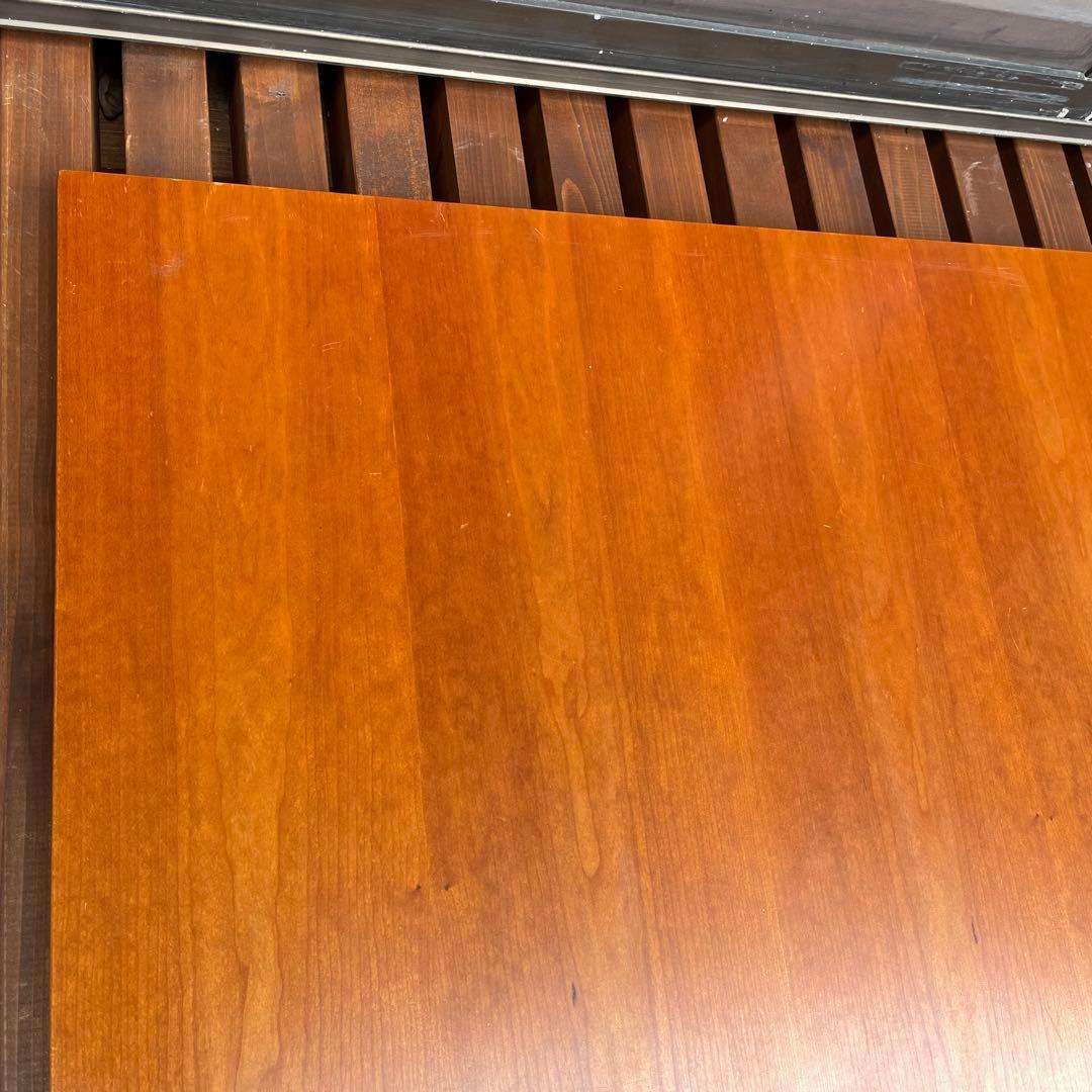 フレデリシア　ナナディツエル　トリニダード・トバゴテーブル小　ウェグナー 北欧