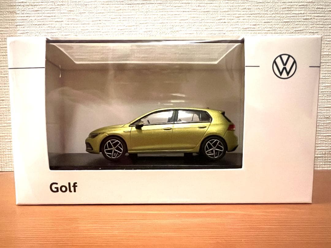 （未開封）フォルクスワーゲン ゴルフ 1/43ミニカー レモンイエロー