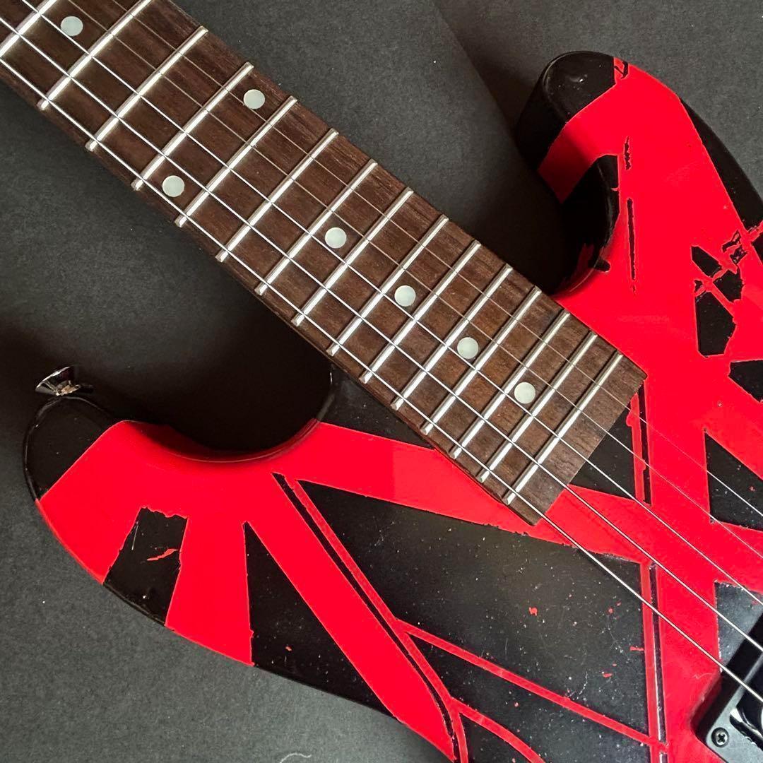 VHⅡ　Black ＆Red 風のミニ・ギター。 １６日までの底値！