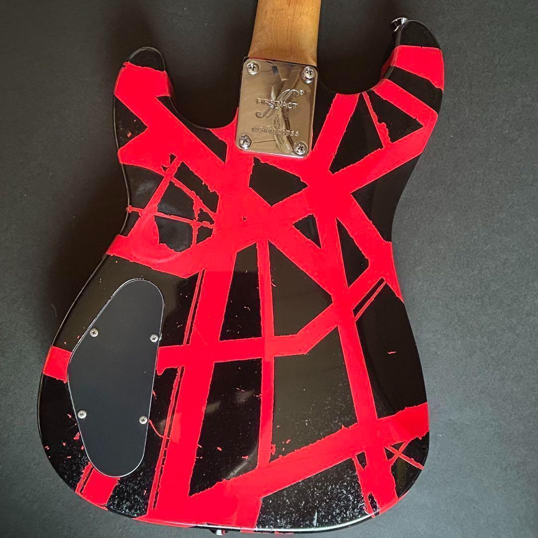 VHⅡ　Black ＆Red 風のミニ・ギター。 １６日までの底値！