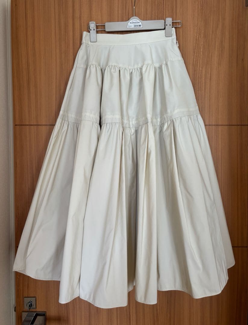 SEVEN TEN ソフトボーンタフタスカート　オフホワイト Sサイズ　美品