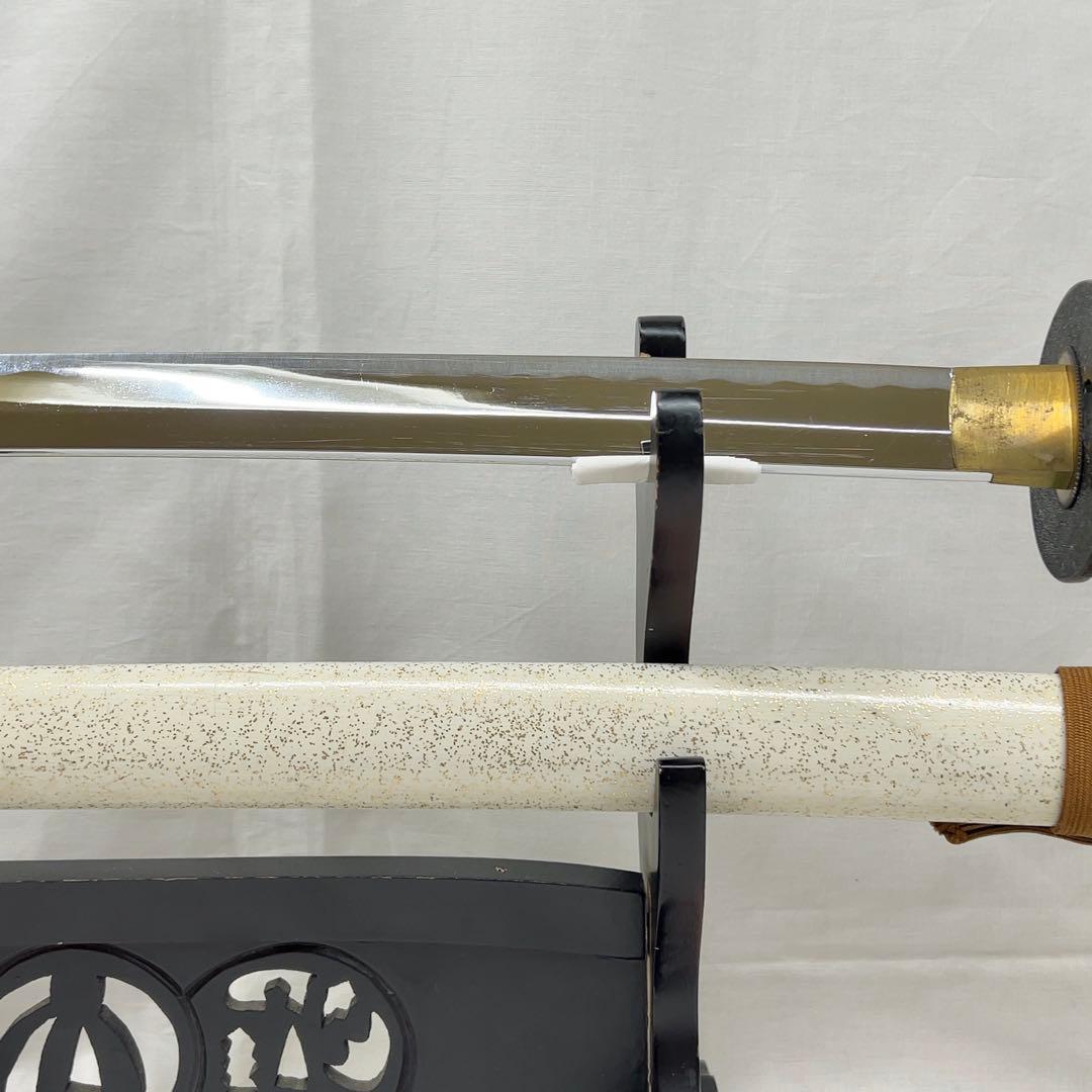 【模造刀】太刀 鉄鍔 風景 魚子地 図 全長99.0センチ 日本刀 白地 金梨地