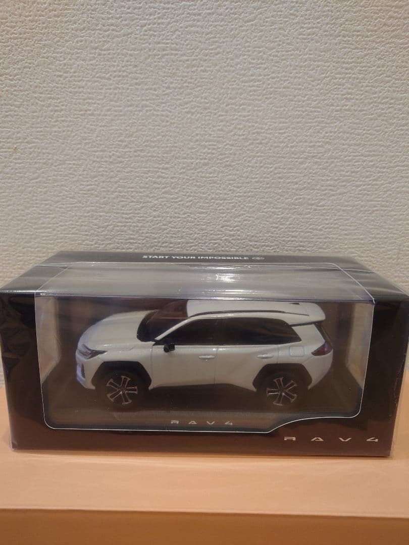 新型RAV4 カラーサンプル　新品　Z プラチナホワイトパール