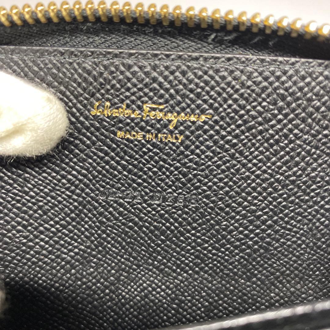 超美品 Ferragamo ヴァラ リボン ケース ブラック カード