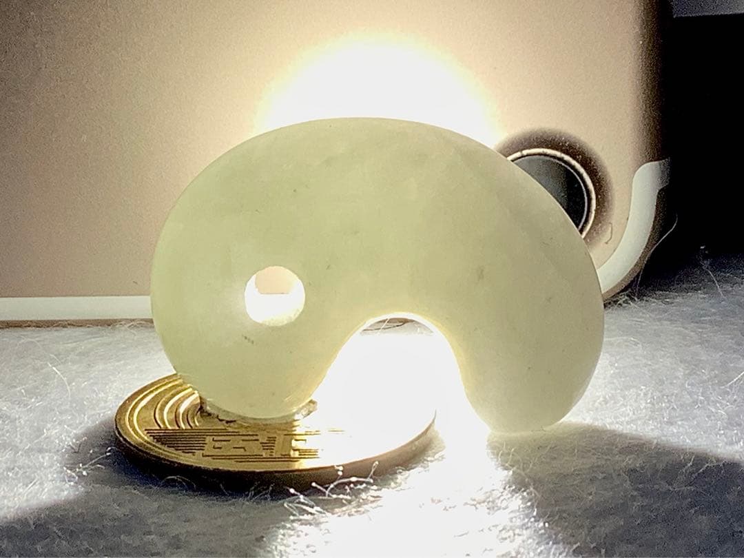 ⭕️お値段ご遠慮無く‼️　糸魚川翡翠勾玉の白翡翠お探しの方　卸しお値段にて　お早目に