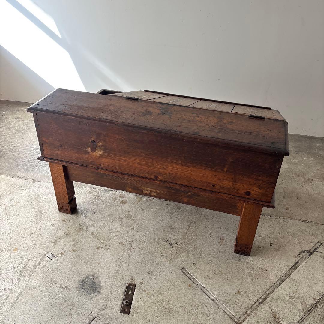 帳場机　古い引き出しと収納付きのテーブル　展示台　ライティングビューロー