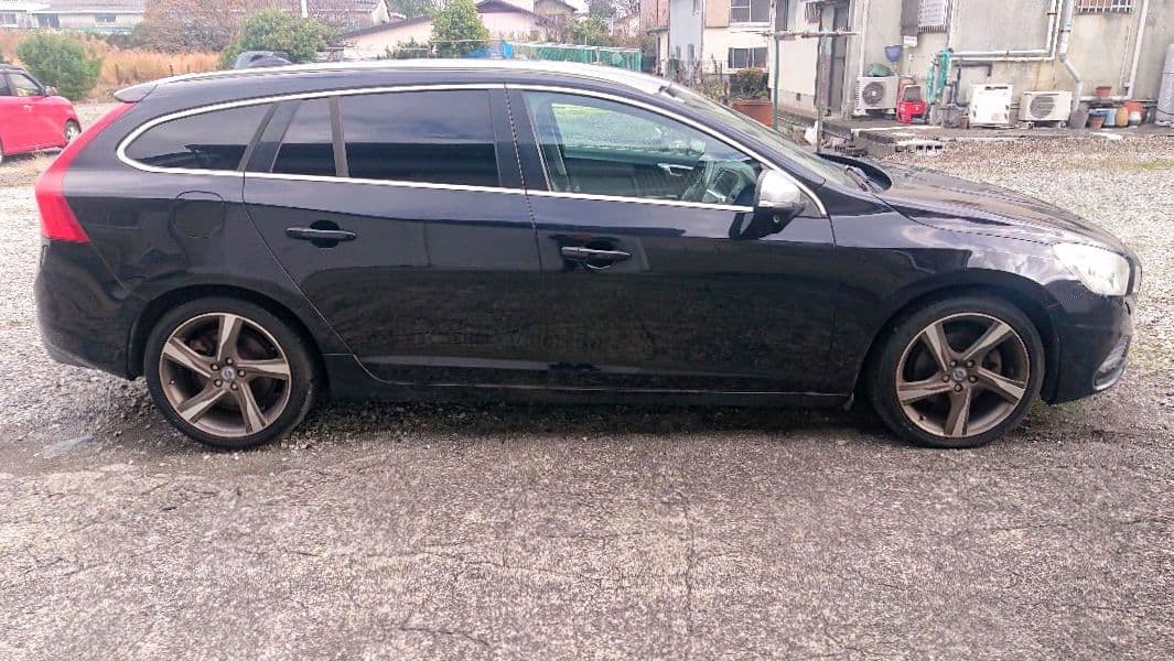ボルボ V60 T4 Rデザイン 黒革 18インチAW ナビ