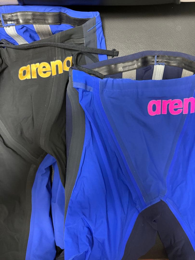 アリーナ高速水着2着