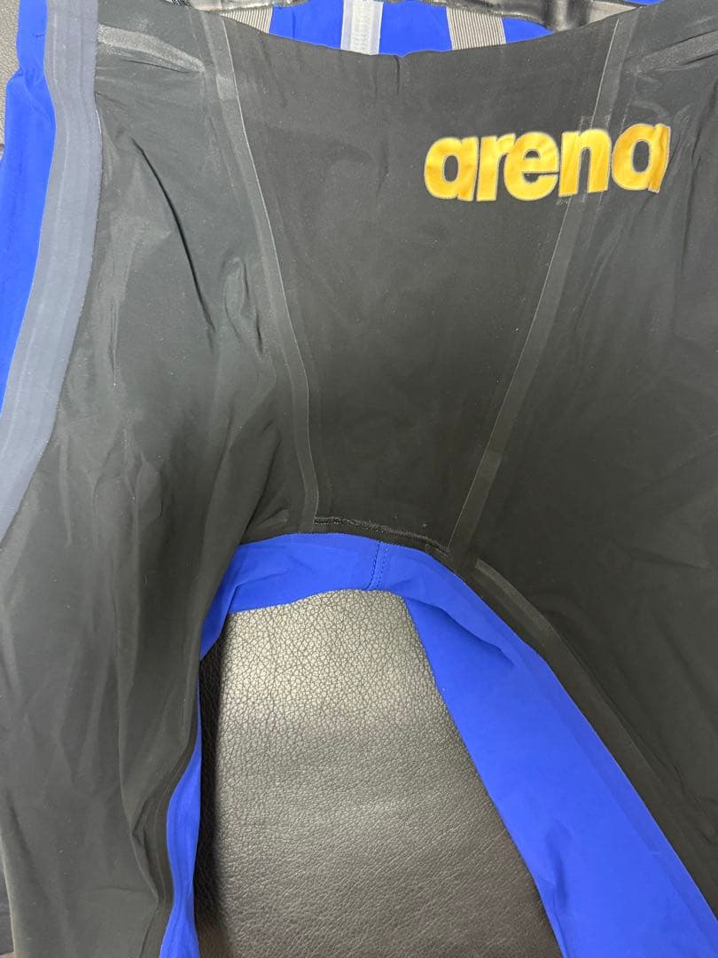 アリーナ高速水着2着