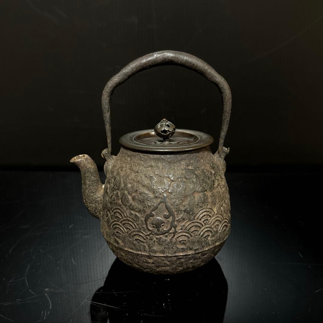 約345cc 龍文堂 造 小振 波千鳥地紋 鉄瓶 茶道具 古作 急須 煎茶道具