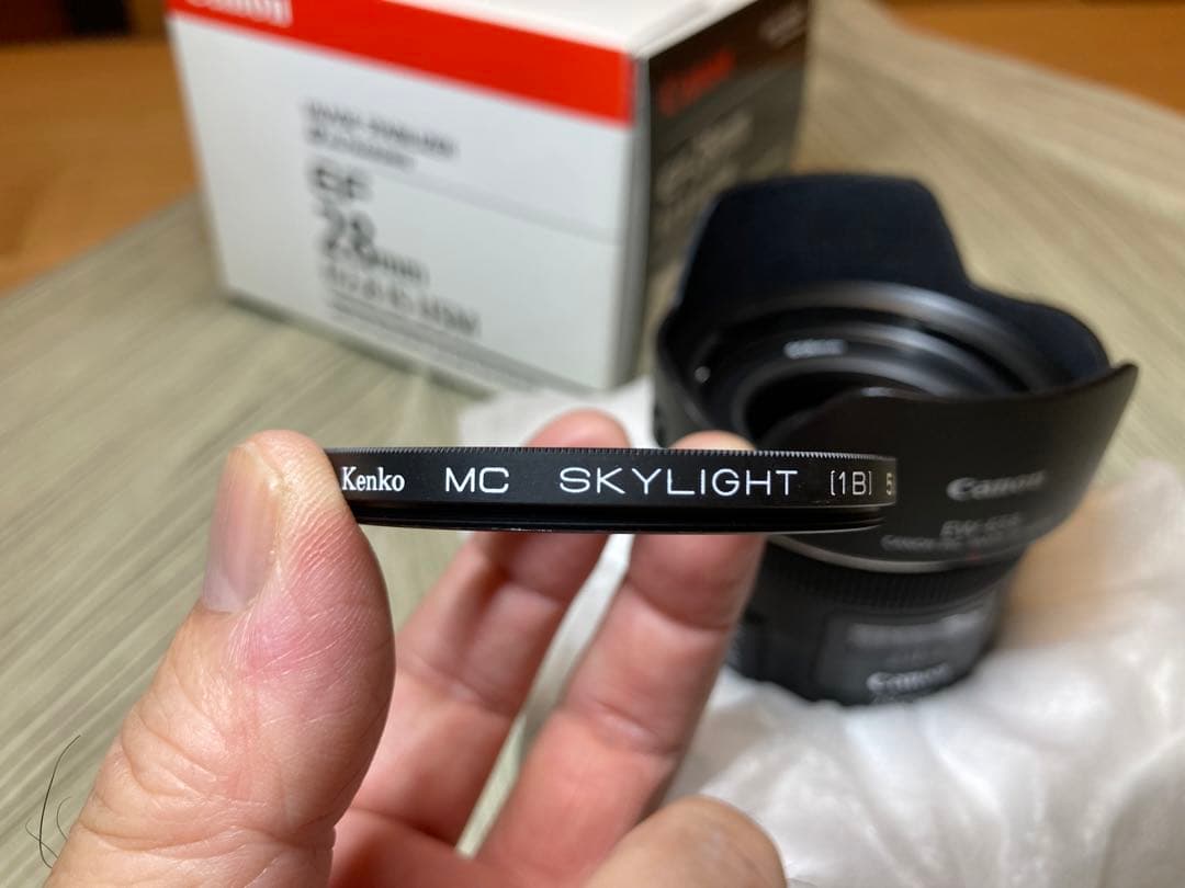 CanonEF28mmF2.8 IS USM PLフィルター、フード、ケース付き
