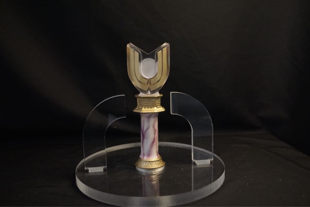 ウルトラマンティガ　スパークレンス　不可動式水晶.ver　プロップ　劇中風台座付