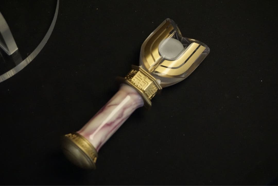 ウルトラマンティガ　スパークレンス　不可動式水晶.ver　プロップ　劇中風台座付