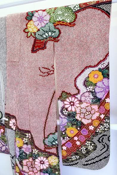 ★専用★美品 本振袖 総絞り 赤 墨黒 牡丹 菊 金彩加工 身丈162cm 正絹