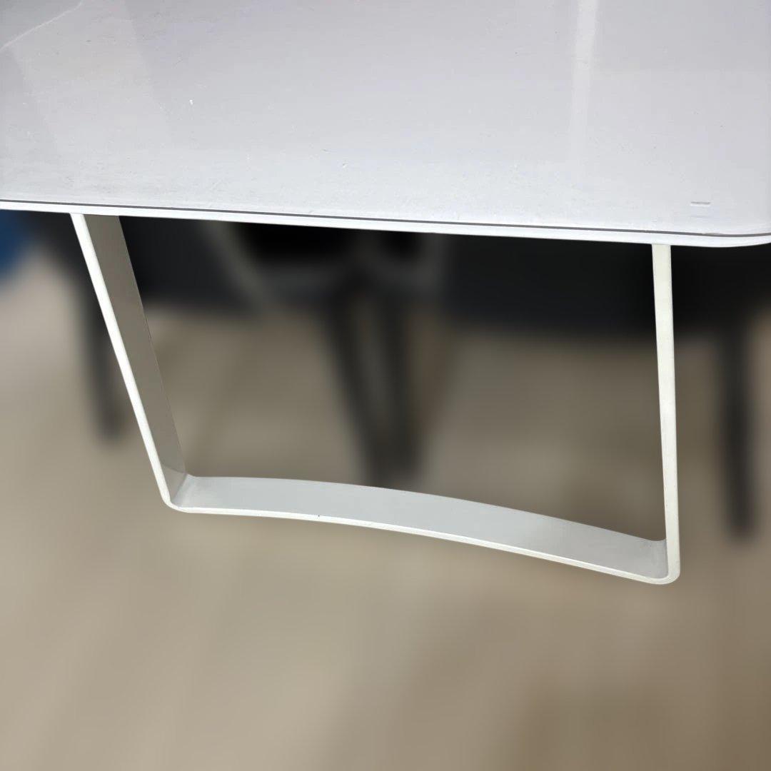 ホワイト　ダイニングテーブル