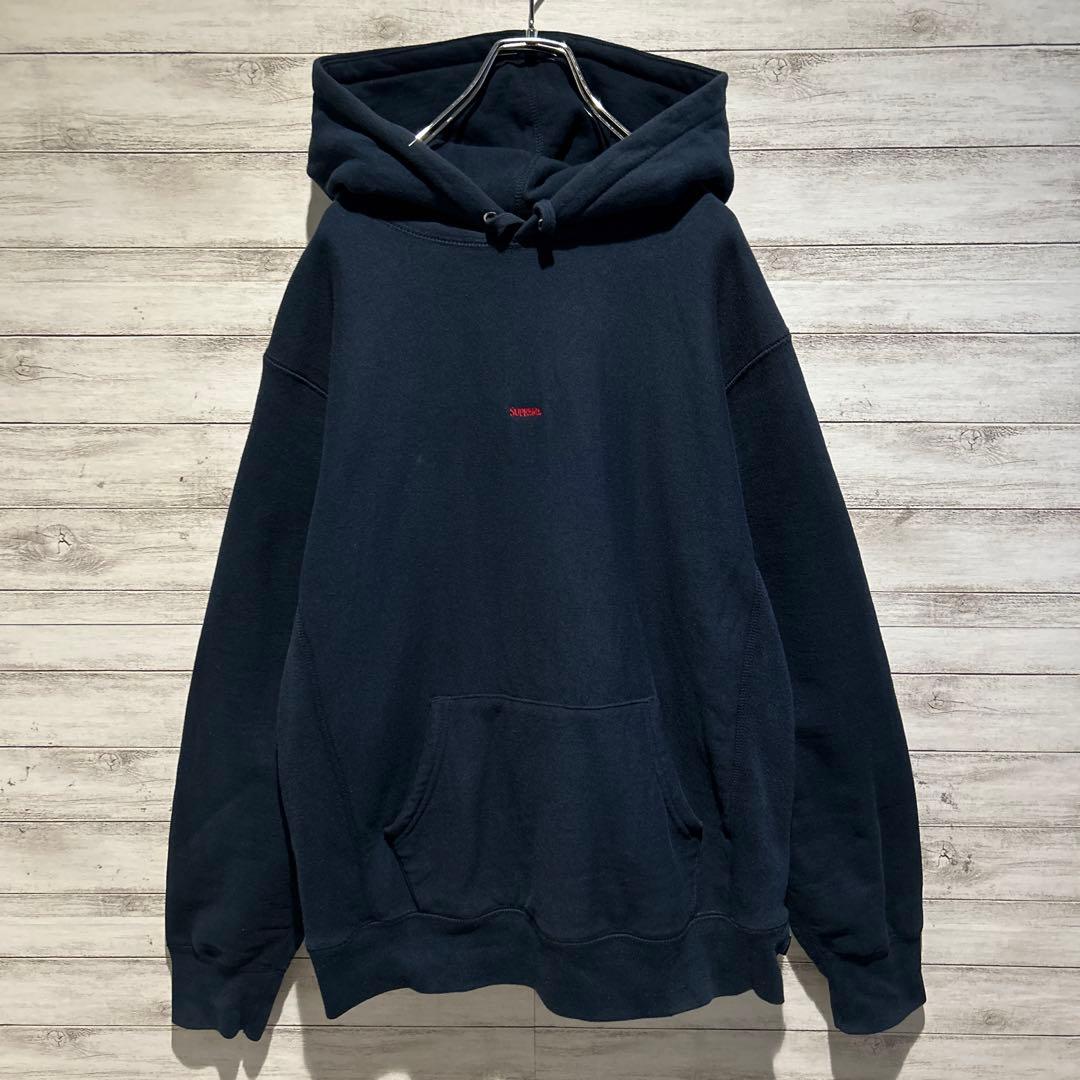 【即完売モデル】シュプリーム☆センタースモール刺繍ロゴ　人気デザイン　パーカー