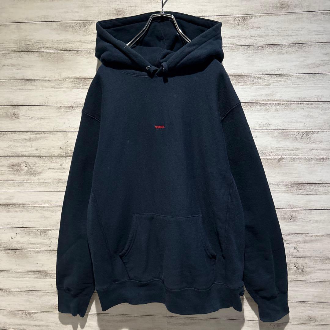 【即完売モデル】シュプリーム☆センタースモール刺繍ロゴ　人気デザイン　パーカー