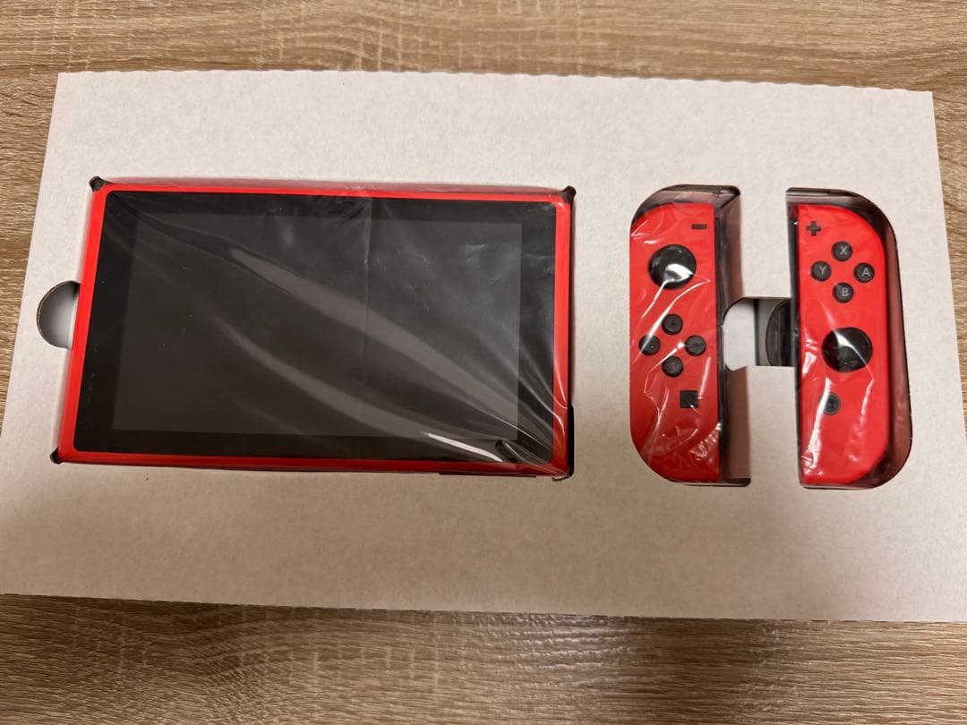 Nintendo Switch レッド 本体 + キャリングケース