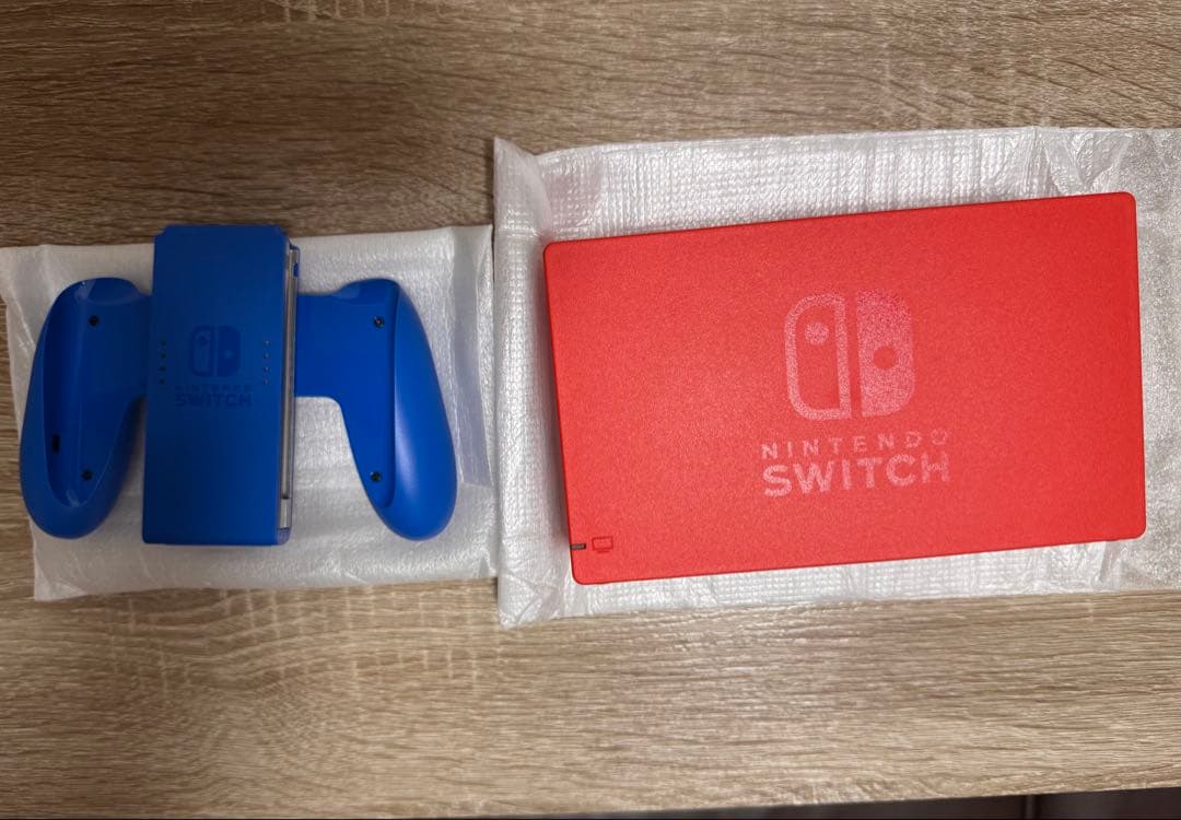 Nintendo Switch レッド 本体 + キャリングケース