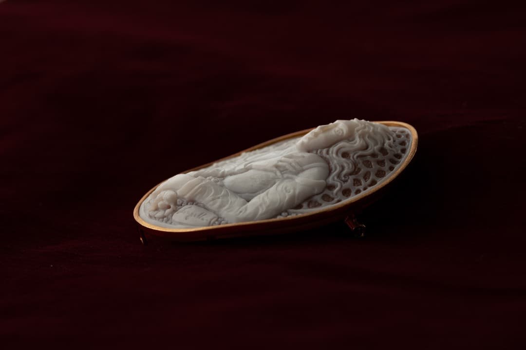 シェルカメオ　愛と美の女神アフロディーテ　k18　ブローチ　ペンダント