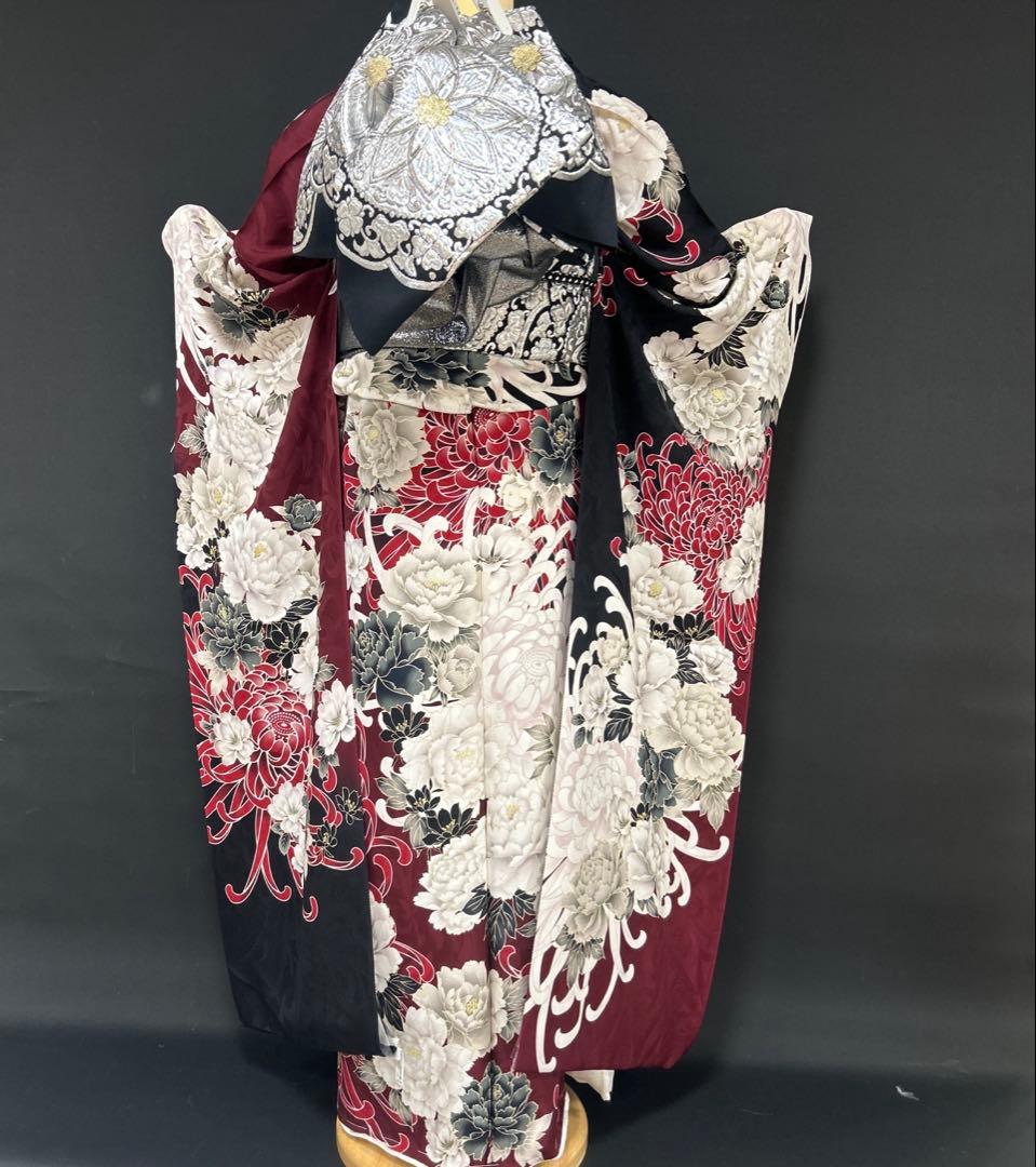 エンジと黒の染め分け牡丹と菊の振袖フルセット
