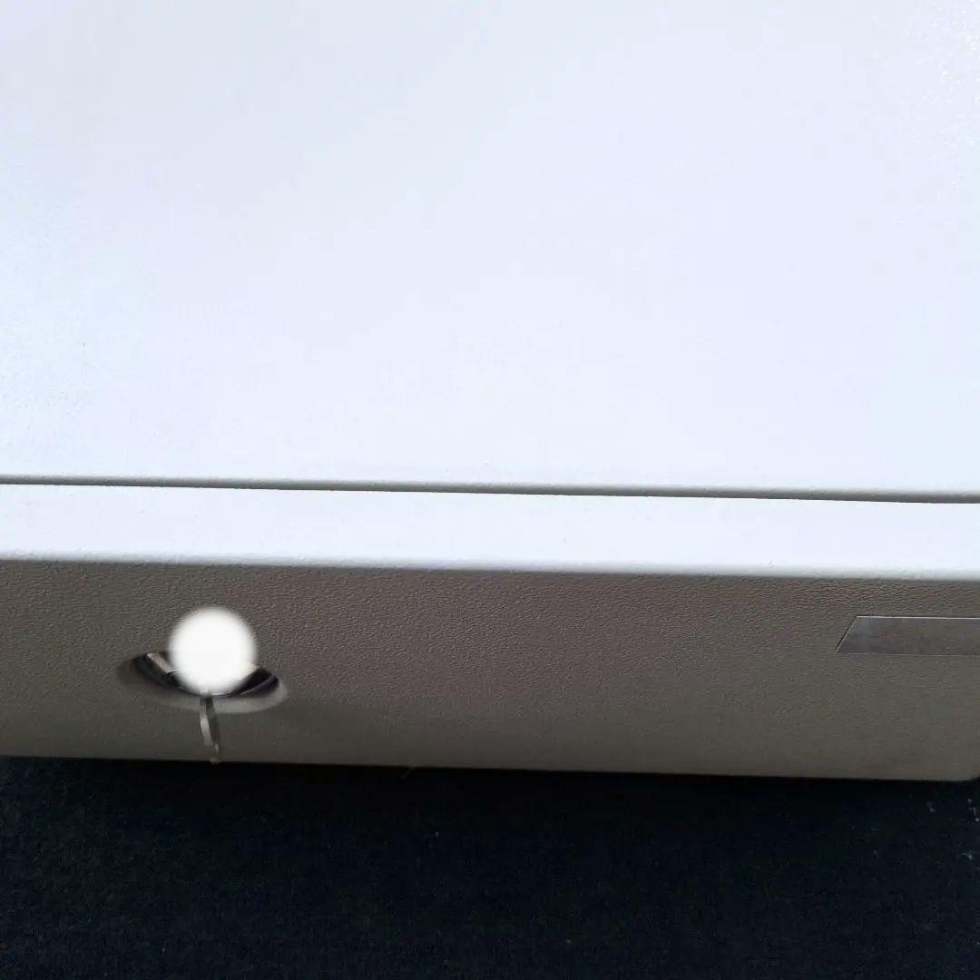 耐火金庫 。アイボリーキャッシュボックス 回転式鍵付き。１h耐火・衝撃落下。