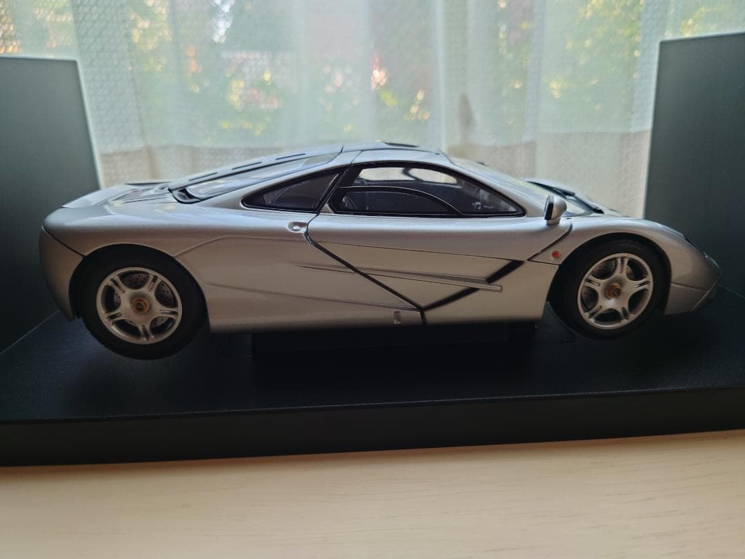 1/18 UT models（ユーティモデル）マクラーレンF1 ロードカー