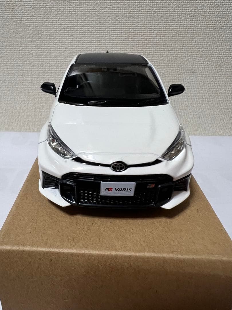 【非売品】 1/30 トヨタGR YARIS ホワイト ミニカー
