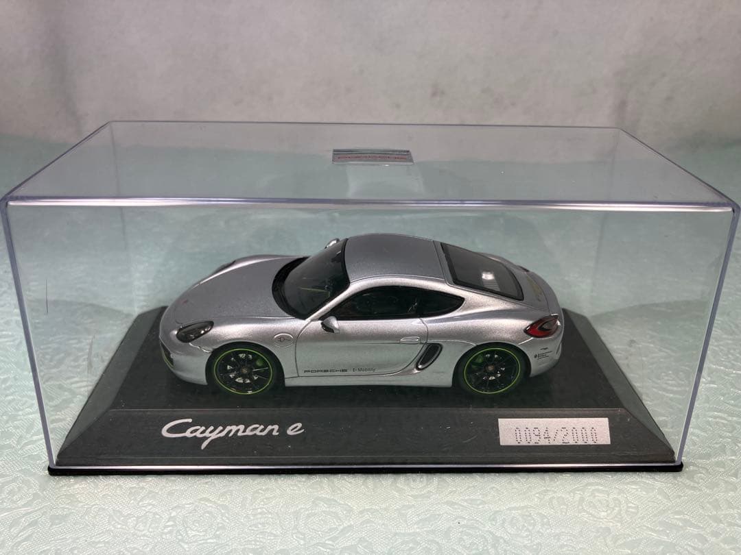 Spark ディーラー特注Porsche Cayman e シルバー2015年