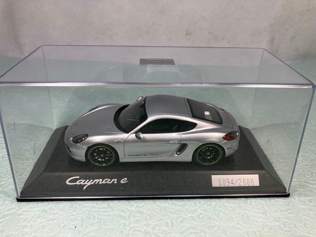 Spark ディーラー特注Porsche Cayman e シルバー2015年