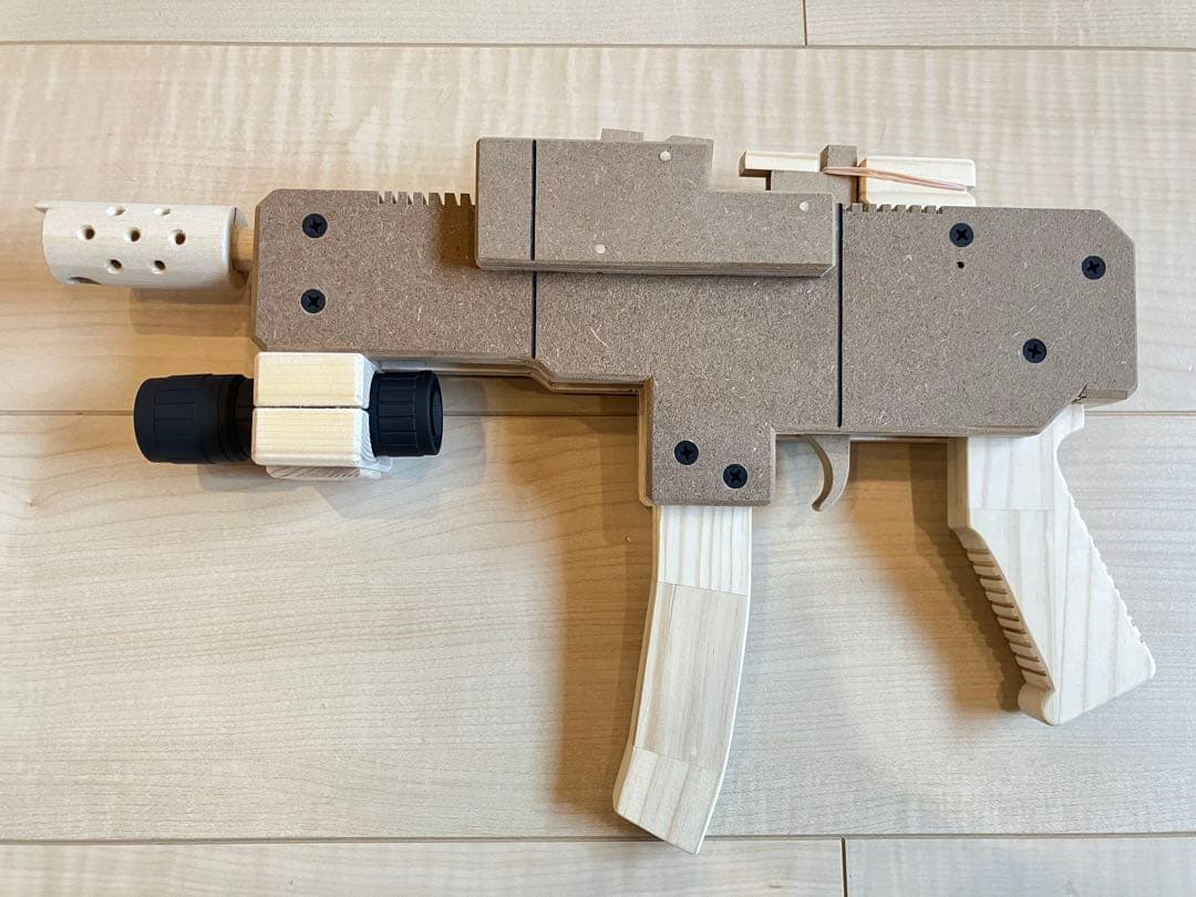 木製トイガン 3点セット　リボルバー　ベレッタ　マシンガン　ゴム鉄砲　おもちゃ