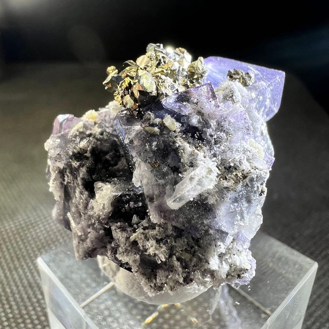 ヤオガンシャン産　パイライトが美しい‼︎ 「藤紫色」フローライト