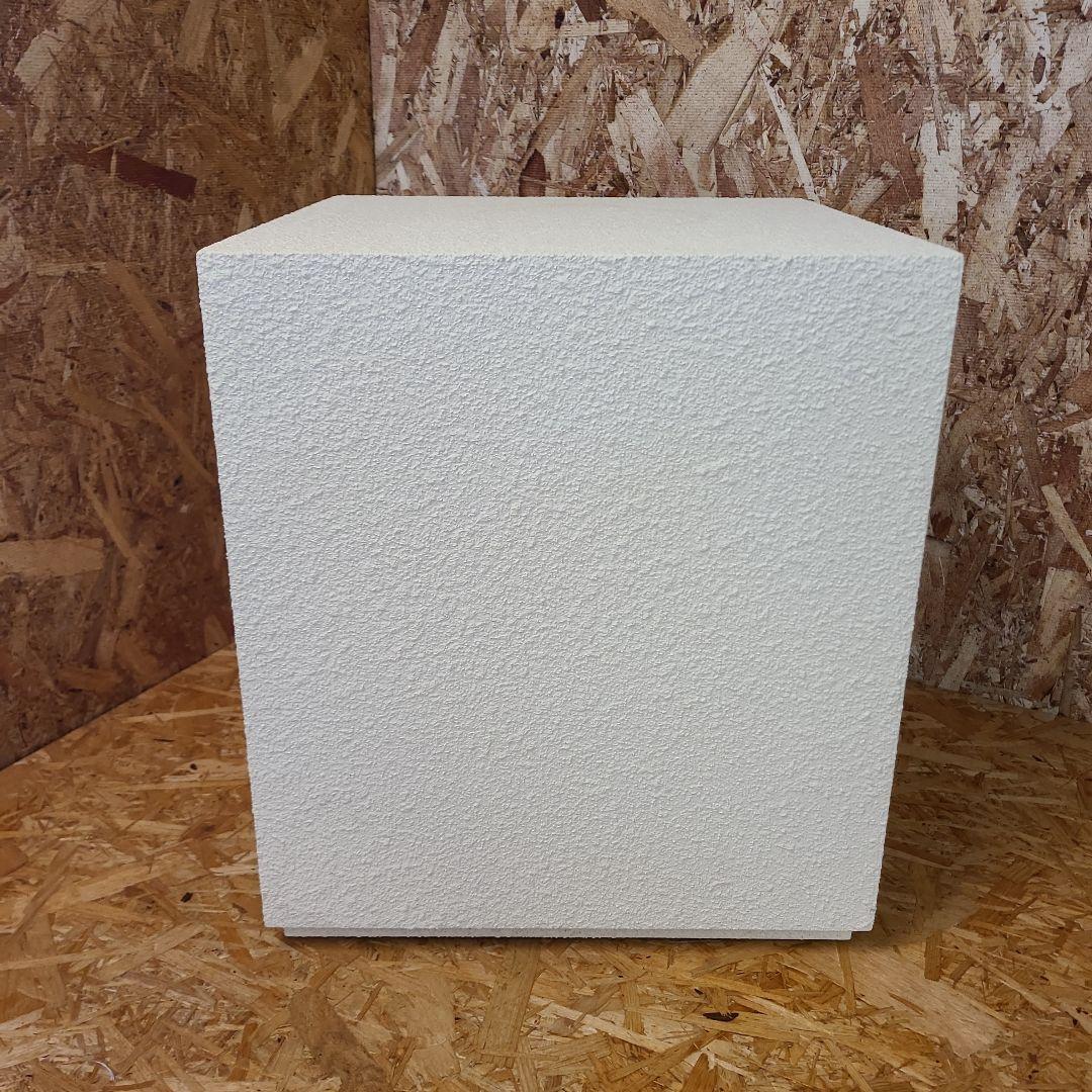 ZARA  セメントフィニッシュ テーブル