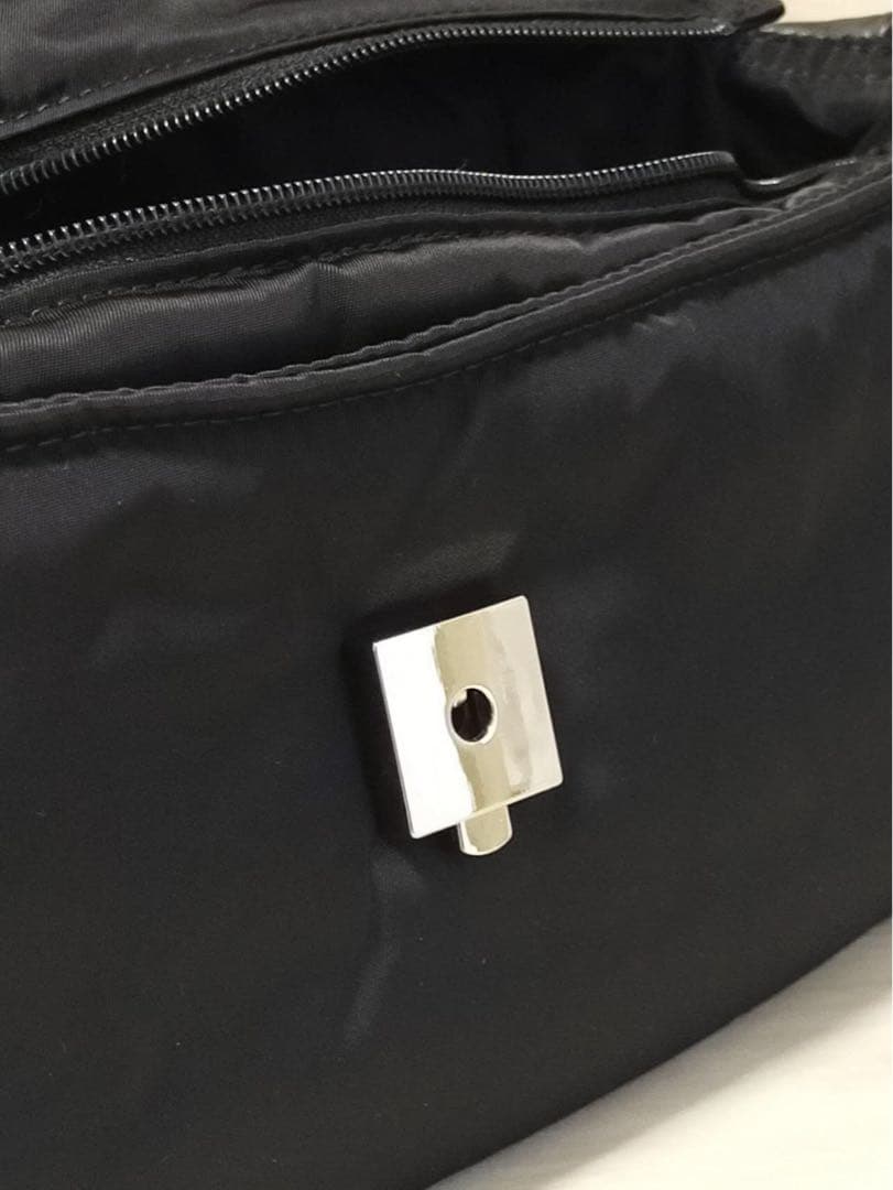 年始セール【新品】NOMADIS LUCK ショルダーバッグ