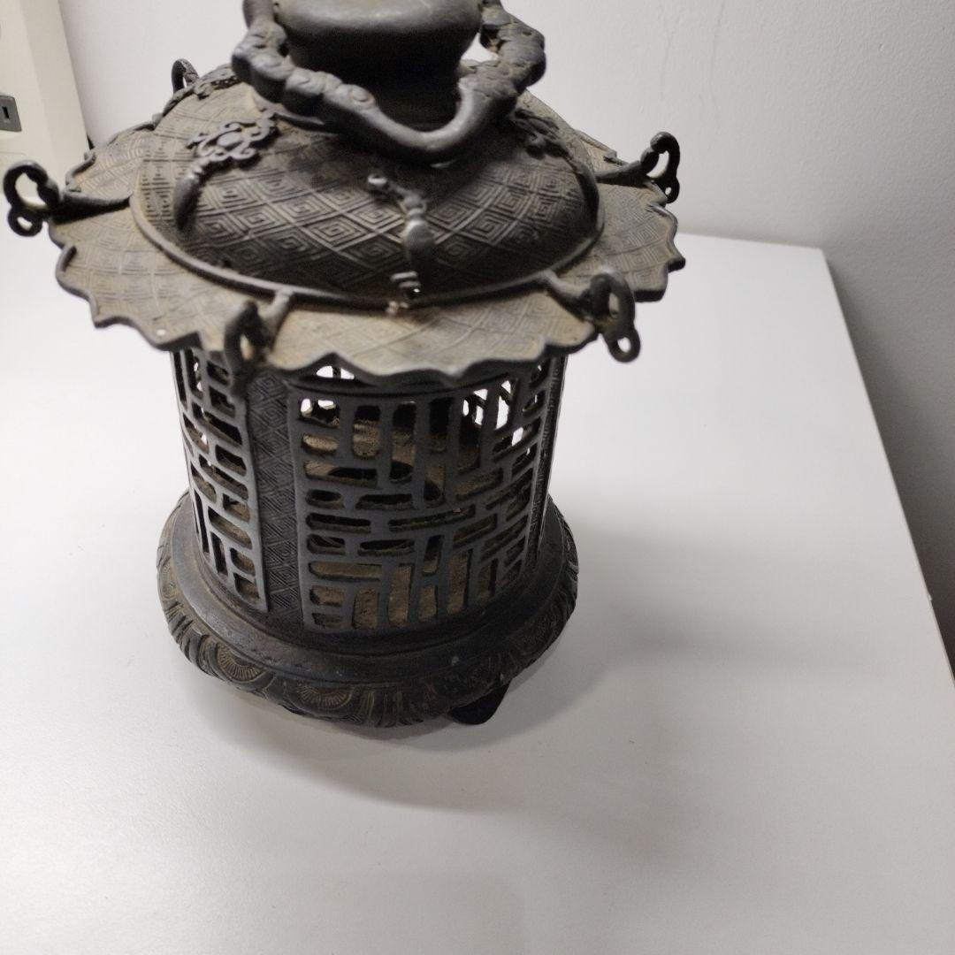 伝統的な吊り燈籠