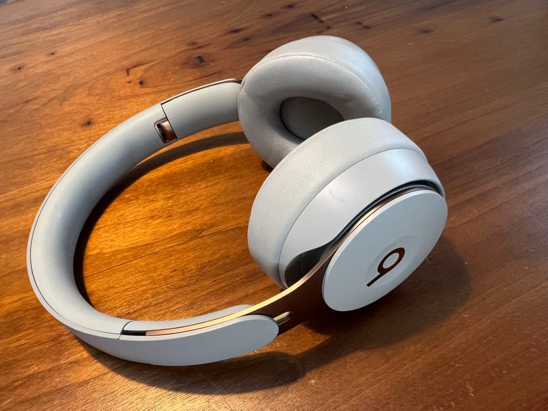 Beats Solo Proワイヤレスヘッドフォン ホワイト ケース付き
