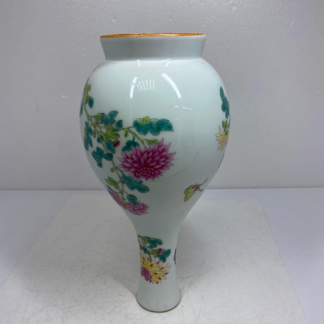 中国美術　大清乾隆年製　粉彩花蝶図花瓶　タニト　東さ7-0809☆2F