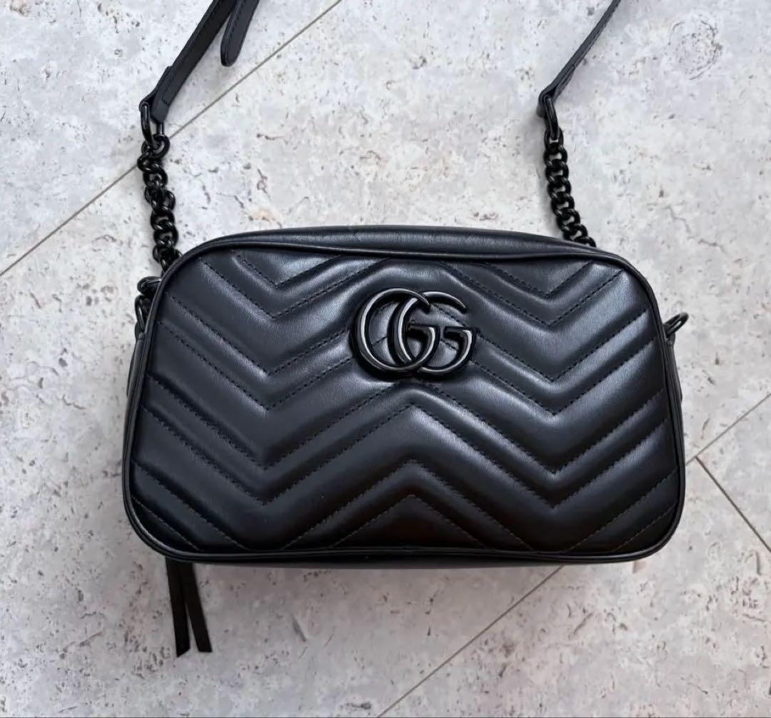 GUCCI GGマーモント キルティング スモール ショルダーバッグ