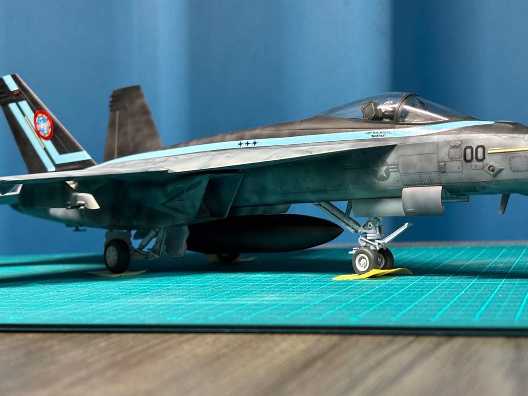 戦闘機　プラモデル　完成品　ハセガワ　1/48 F/A18-E