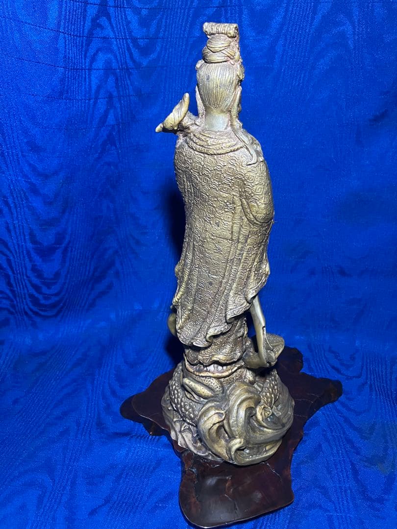 仏像　観音様　真鍮製　観音菩薩　金属　工芸　木製台座