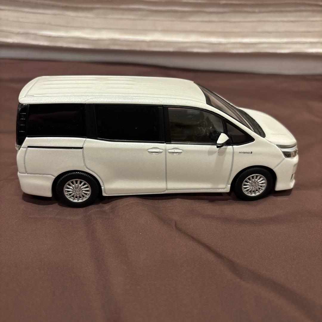 トヨタボクシー3代目80系前期モデルカラーサンプル