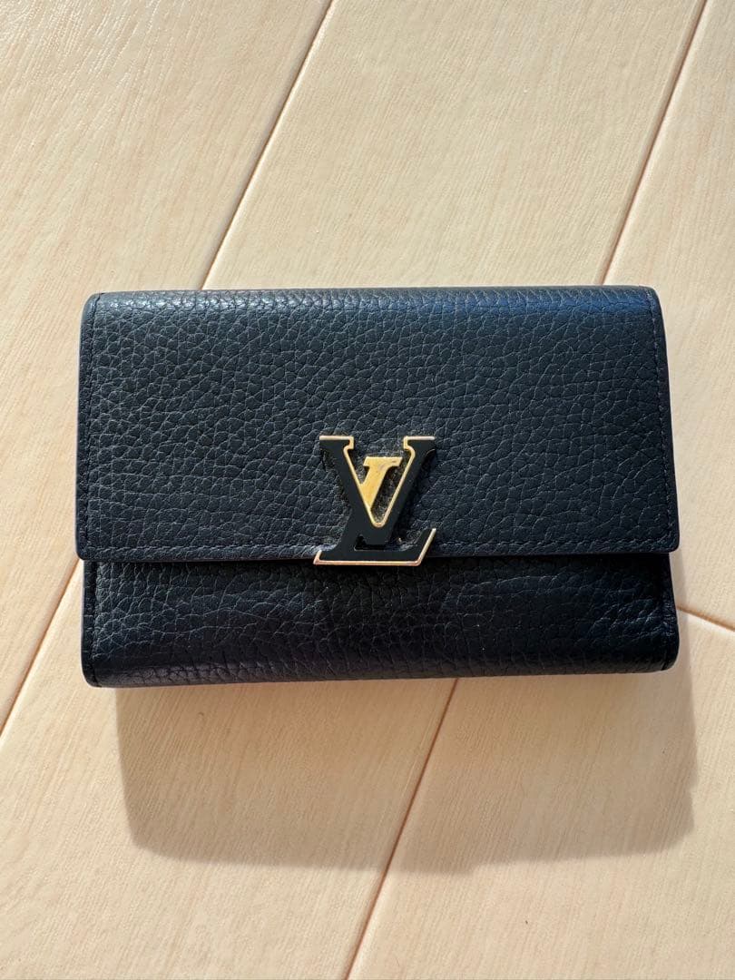 ルイヴィトン　ポルトフォイユ　カプシーヌ　三つ折り財布