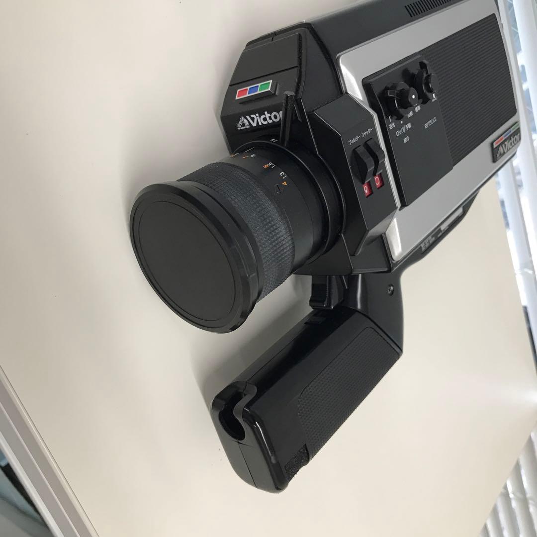 ビデオカメラと三脚