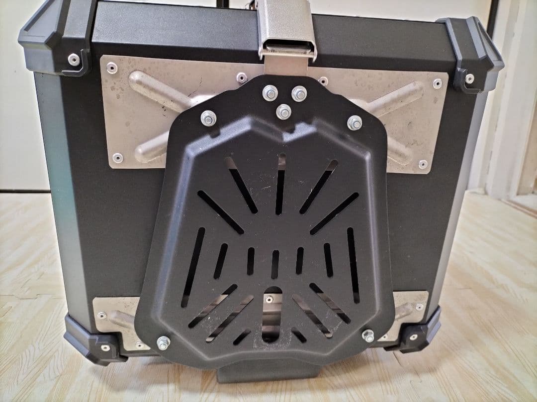 リアボックス　55L