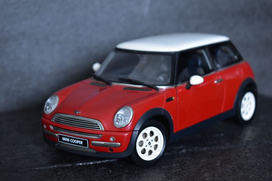 [絶版] 1/18 オートアート ミニクーパー ミニカー エンジン再現