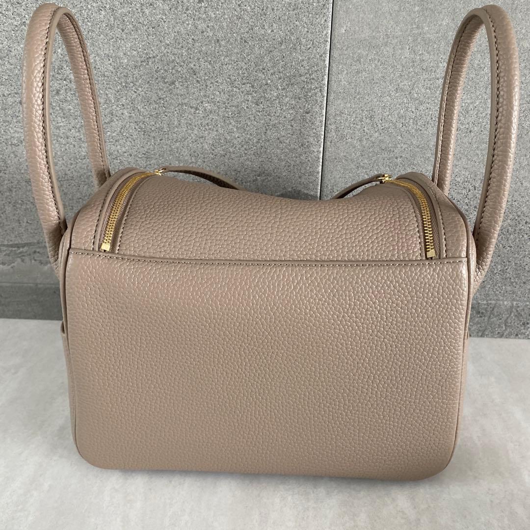 ベージュ ショルダーバッグ