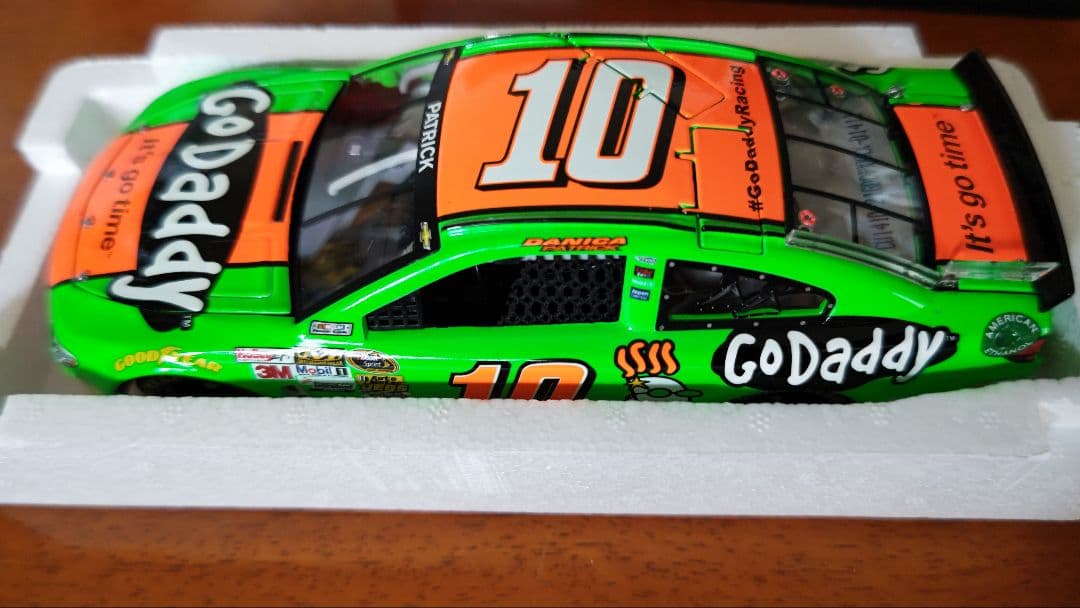 ダニカ・パトリック #10 GoDaddy ミニカー 1/24 2014年