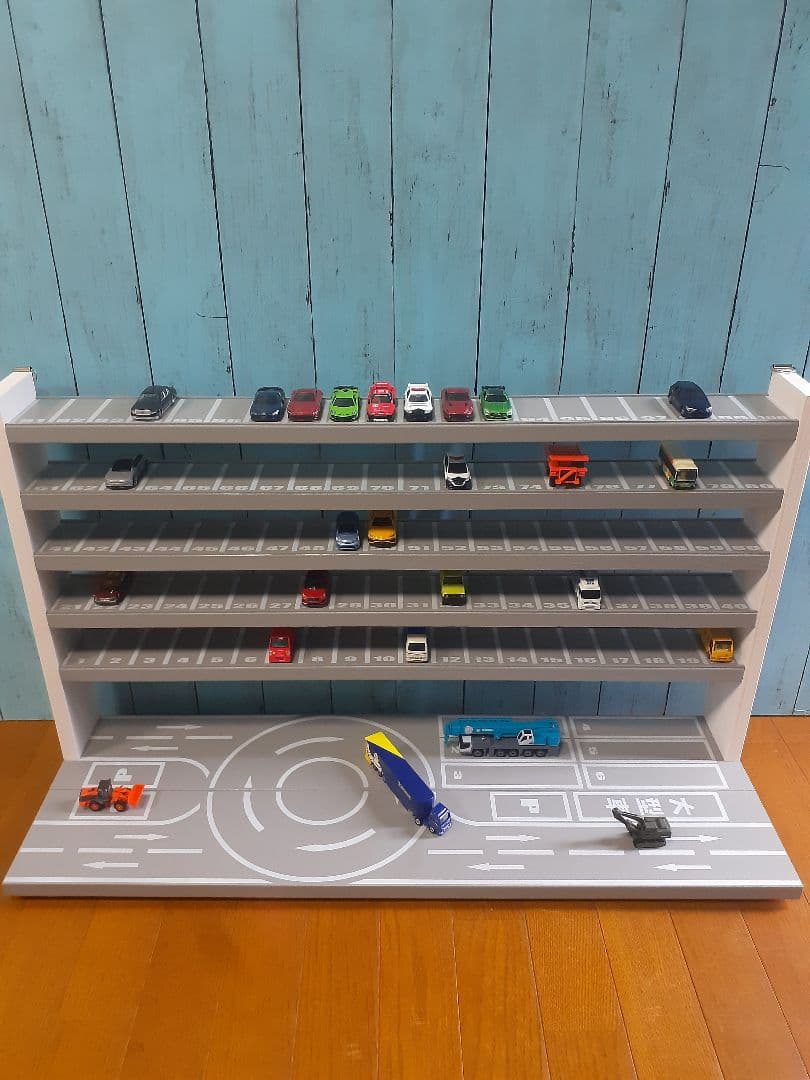 自作トミカ収納棚110台ロングトミカロータリー交差点付